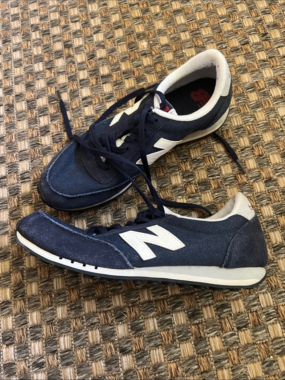 New Balance ladies 410 see 8  Navy and White Lifestyle Sneakers
